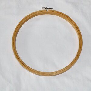 VINTAGE WOODEN WOOD EMBROIDERY HOOP FOR SEWING CRAFTING 7 1/2" INSIDE DIMENSIONS